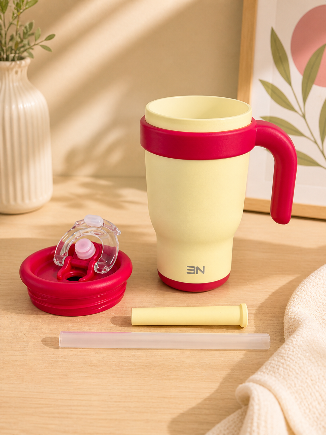 The 3N Nova Drinkbeker in Beige & Rode